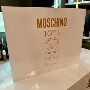✨ New Moschino Toy 2 Box With Towel ✨